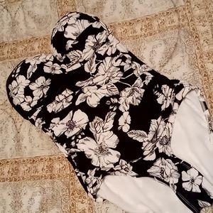 Anne Cole one piece swim suit with black and white flower size 6